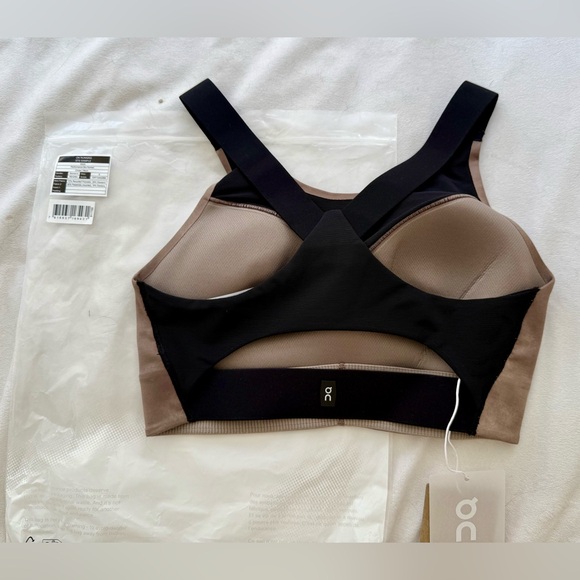 On Running Women’s Performance Flex Bra Print in Cinder/Black - Picture 7 of 10